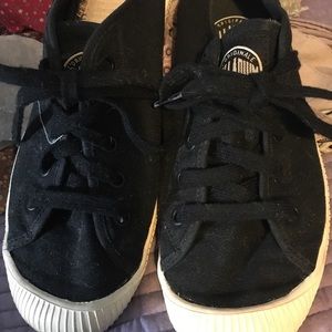 Size 7 Palladium sneakers
